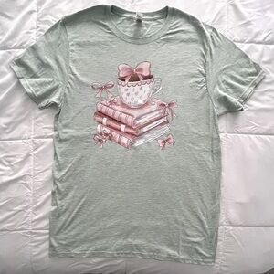 Fruit of the Loom Mint Green Iconic T-Shirt with Booklovers Graphic. Size M